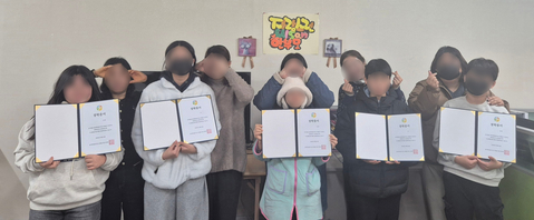 2026년 01월 26일  꿈과희망을키우는사람들은 울산 한부모가족자립센터의 추천을 받은 아동들에게   희망드림장학금은 전달하였습니다.  ​ [출처] 희망드림장학금 전달(울산 한부모가족자립센터)|작성자 꿈희사